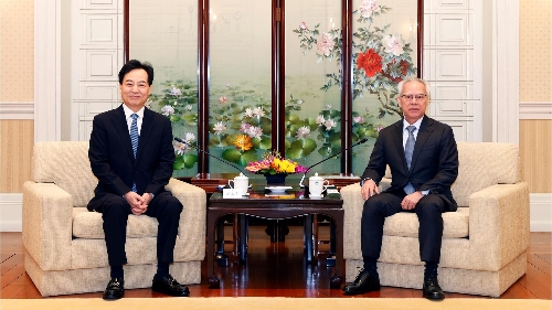 Chief Executive Sam Ho-fai met with Zhao Yupei, Honorary Director of Peking Union Medical College Hospital, and his delegation
